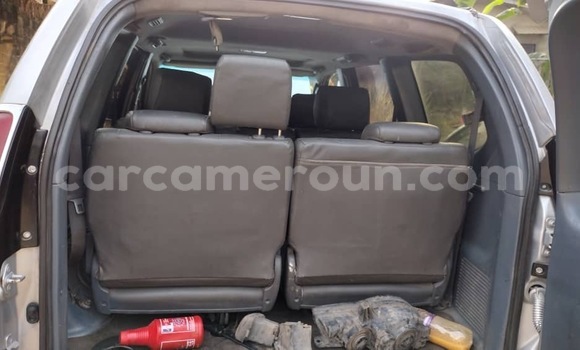 Sayi Na hannu Toyota Prado Azurfa Mota in Douala a Ƙasar Kamaru Sayi Na hannu Toyota Prado Azurfa Mota in Douala a Ƙasar Kamaru