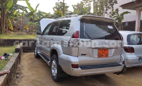 Sayi Na hannu Toyota Prado Azurfa Mota in Douala a Ƙasar Kamaru Sayi Na hannu Toyota Prado Azurfa Mota in Douala a Ƙasar Kamaru