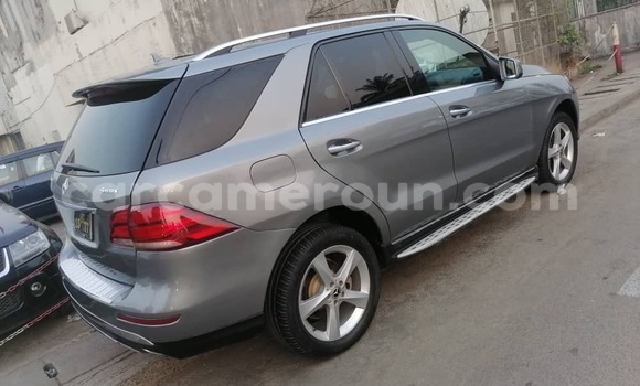 Sayi Imported Mercedes‒Benz GLE Azurfa Mota in Douala a Ƙasar Kamaru Sayi Imported Mercedes‒Benz GLE Azurfa Mota in Douala a Ƙasar Kamaru
