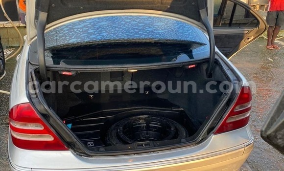 Sayi Imported Mercedes‒Benz C–Class Azurfa Mota in Douala a Ƙasar Kamaru Sayi Imported Mercedes‒Benz C–Class Azurfa Mota in Douala a Ƙasar Kamaru