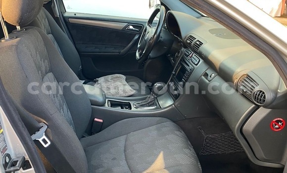 Sayi Imported Mercedes‒Benz C–Class Azurfa Mota in Douala a Ƙasar Kamaru Sayi Imported Mercedes‒Benz C–Class Azurfa Mota in Douala a Ƙasar Kamaru