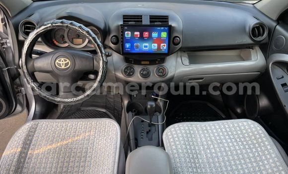 Sayi Na hannu Toyota RAV4 Azurfa Mota in Douala a Ƙasar Kamaru Sayi Na hannu Toyota RAV4 Azurfa Mota in Douala a Ƙasar Kamaru