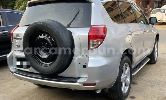 Sayi Na hannu Toyota RAV4 Azurfa Mota in Douala a Ƙasar Kamaru Sayi Na hannu Toyota RAV4 Azurfa Mota in Douala a Ƙasar Kamaru