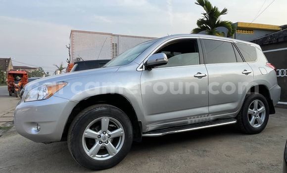 Sayi Na hannu Toyota RAV4 Azurfa Mota in Douala a Ƙasar Kamaru Sayi Na hannu Toyota RAV4 Azurfa Mota in Douala a Ƙasar Kamaru