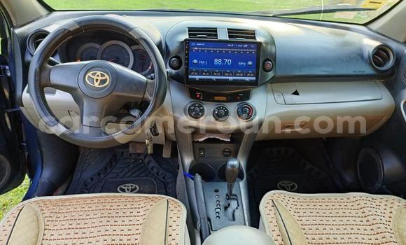 Sayi Na hannu Toyota RAV4 Blue Mota in Douala a Ƙasar Kamaru Sayi Na hannu Toyota RAV4 Blue Mota in Douala a Ƙasar Kamaru