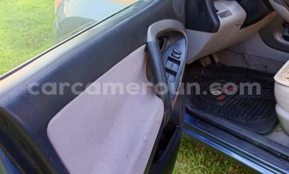 Sayi Na hannu Toyota RAV4 Blue Mota in Douala a Ƙasar Kamaru Sayi Na hannu Toyota RAV4 Blue Mota in Douala a Ƙasar Kamaru
