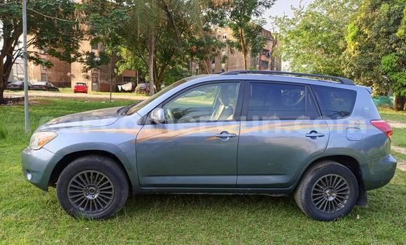 Sayi Na hannu Toyota RAV4 Blue Mota in Douala a Ƙasar Kamaru Sayi Na hannu Toyota RAV4 Blue Mota in Douala a Ƙasar Kamaru