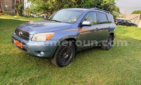 Sayi Na hannu Toyota RAV4 Blue Mota in Douala a Ƙasar Kamaru Sayi Na hannu Toyota RAV4 Blue Mota in Douala a Ƙasar Kamaru
