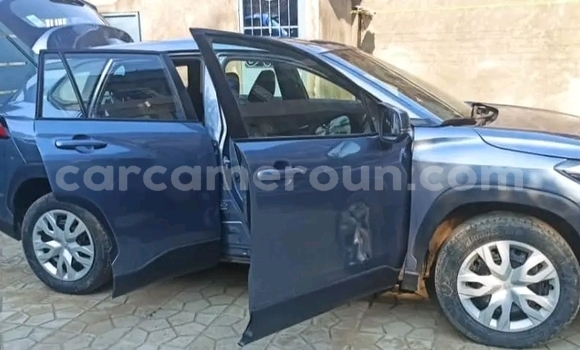 Sayi Na hannu Toyota Corolla Cross Blue Mota in Douala a Ƙasar Kamaru Sayi Na hannu Toyota Corolla Cross Blue Mota in Douala a Ƙasar Kamaru