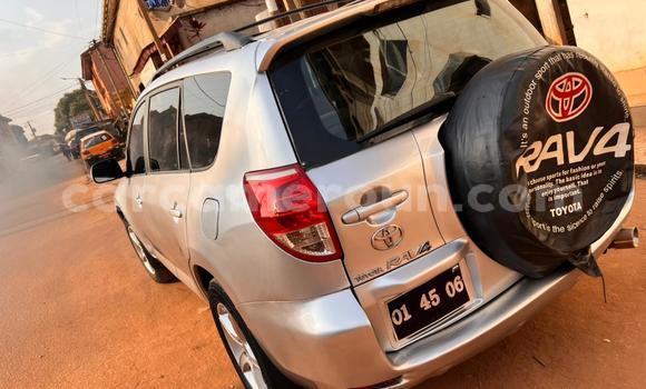 Sayi Na hannu Toyota RAV4 Azurfa Mota in Yaounde a Babban Kamaru Sayi Na hannu Toyota RAV4 Azurfa Mota in Yaounde a Babban Kamaru