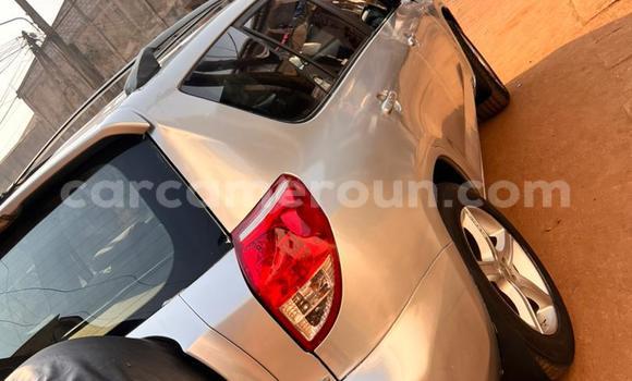 Sayi Na hannu Toyota RAV4 Azurfa Mota in Yaounde a Babban Kamaru Sayi Na hannu Toyota RAV4 Azurfa Mota in Yaounde a Babban Kamaru