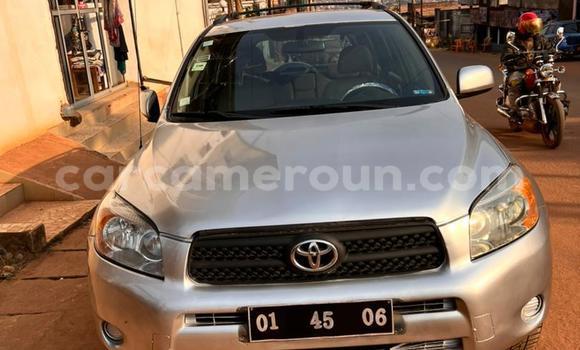 Sayi Na hannu Toyota RAV4 Azurfa Mota in Yaounde a Babban Kamaru Sayi Na hannu Toyota RAV4 Azurfa Mota in Yaounde a Babban Kamaru