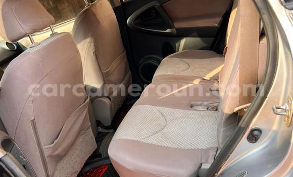 Sayi Na hannu Toyota RAV4 Azurfa Mota in Yaounde a Babban Kamaru Sayi Na hannu Toyota RAV4 Azurfa Mota in Yaounde a Babban Kamaru