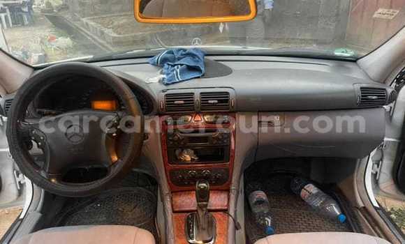 Sayi Na hannu Mercedes‒Benz KOMPRESSOR White Mota in Douala a Ƙasar Kamaru Sayi Na hannu Mercedes‒Benz KOMPRESSOR White Mota in Douala a Ƙasar Kamaru