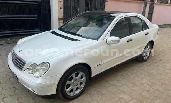 Sayi Na hannu Mercedes‒Benz KOMPRESSOR White Mota in Douala a Ƙasar Kamaru Sayi Na hannu Mercedes‒Benz KOMPRESSOR White Mota in Douala a Ƙasar Kamaru