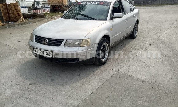 Sayi Na hannu Volkswagen Passat Azurfa Mota in Douala a Ƙasar Kamaru Sayi Na hannu Volkswagen Passat Azurfa Mota in Douala a Ƙasar Kamaru