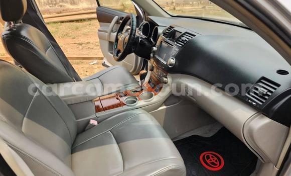 Buy Used Toyota Highlander Silver Car in Yaounde in Central Cameroon Buy Used Toyota Highlander Silver Car in Yaounde in Central Cameroon