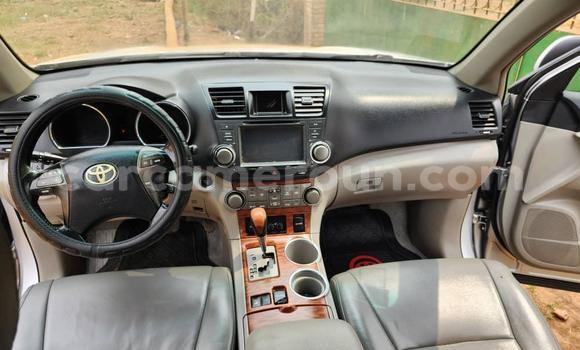 Buy Used Toyota Highlander Silver Car in Yaounde in Central Cameroon Buy Used Toyota Highlander Silver Car in Yaounde in Central Cameroon