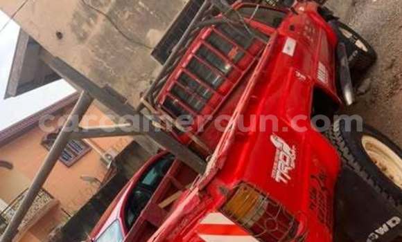 Sayi Na hannu Toyota Hilux Sauran Mota in Douala a Ƙasar Kamaru Sayi Na hannu Toyota Hilux Sauran Mota in Douala a Ƙasar Kamaru