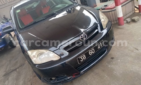 Sayi Na hannu Toyota Runx Black Mota in Douala a Ƙasar Kamaru