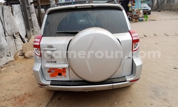 Acheter Occasion Voiture Toyota RAV4 Gris à Douala, Littoral Cameroon Acheter Occasion Voiture Toyota RAV4 Gris à Douala, Littoral Cameroon