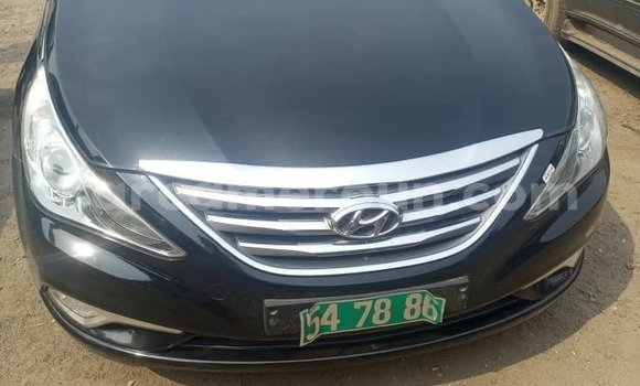 Sayi Na hannu Hyundai Sonata Black Mota in Douala a Ƙasar Kamaru
