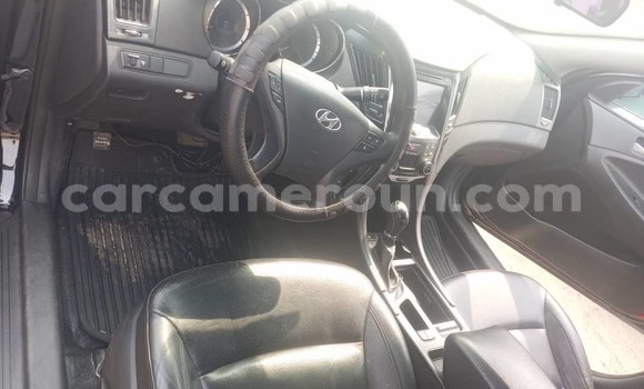 Sayi Na hannu Hyundai Sonata Black Mota in Douala a Ƙasar Kamaru Sayi Na hannu Hyundai Sonata Black Mota in Douala a Ƙasar Kamaru