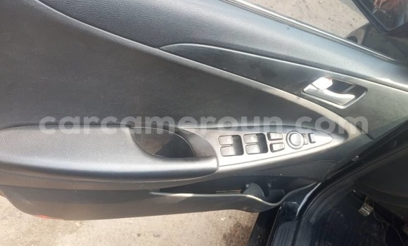 Sayi Na hannu Hyundai Sonata Black Mota in Douala a Ƙasar Kamaru Sayi Na hannu Hyundai Sonata Black Mota in Douala a Ƙasar Kamaru