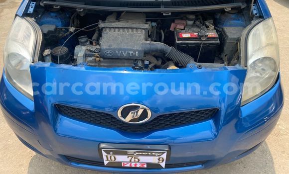 Sayi Sabo Toyota Yaris Blue Mota in Douala a Ƙasar Kamaru