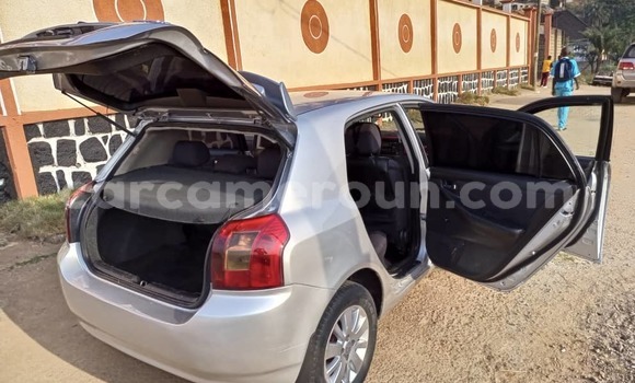 Sayi Na hannu Toyota Corolla Azurfa Mota in Yaounde a Babban Kamaru Sayi Na hannu Toyota Corolla Azurfa Mota in Yaounde a Babban Kamaru