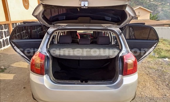 Sayi Na hannu Toyota Corolla Azurfa Mota in Yaounde a Babban Kamaru Sayi Na hannu Toyota Corolla Azurfa Mota in Yaounde a Babban Kamaru