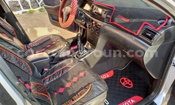 Sayi Na hannu Toyota Corolla Azurfa Mota in Yaounde a Babban Kamaru Sayi Na hannu Toyota Corolla Azurfa Mota in Yaounde a Babban Kamaru