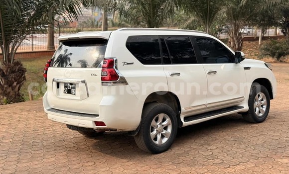 Sayi Imported Toyota Land Cruiser Prado White Mota in Yaounde a Babban Kamaru Sayi Imported Toyota Land Cruiser Prado White Mota in Yaounde a Babban Kamaru