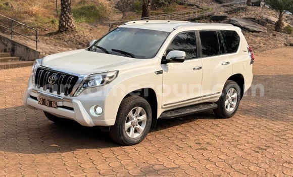 Sayi Imported Toyota Land Cruiser Prado White Mota in Yaounde a Babban Kamaru Sayi Imported Toyota Land Cruiser Prado White Mota in Yaounde a Babban Kamaru