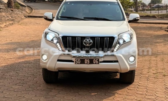Sayi Imported Toyota Land Cruiser Prado White Mota in Yaounde a Babban Kamaru Sayi Imported Toyota Land Cruiser Prado White Mota in Yaounde a Babban Kamaru