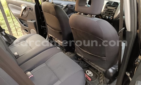 Sayi Na hannu Toyota RAV4 Black Mota in Yaounde a Babban Kamaru Sayi Na hannu Toyota RAV4 Black Mota in Yaounde a Babban Kamaru