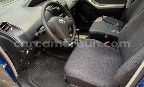 Sayi Imported Toyota Vitz Blue Mota in Douala a Ƙasar Kamaru Sayi Imported Toyota Vitz Blue Mota in Douala a Ƙasar Kamaru