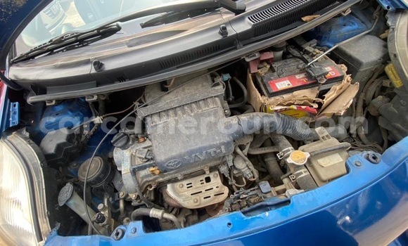 Sayi Imported Toyota Vitz Blue Mota in Douala a Ƙasar Kamaru Sayi Imported Toyota Vitz Blue Mota in Douala a Ƙasar Kamaru