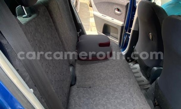 Sayi Imported Toyota Vitz Blue Mota in Douala a Ƙasar Kamaru Sayi Imported Toyota Vitz Blue Mota in Douala a Ƙasar Kamaru