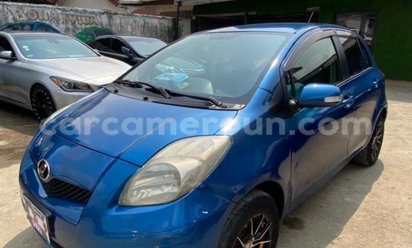Sayi Imported Toyota Vitz Blue Mota in Douala a Ƙasar Kamaru Sayi Imported Toyota Vitz Blue Mota in Douala a Ƙasar Kamaru