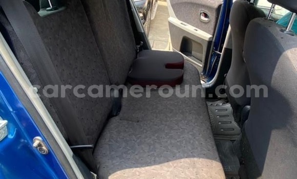 Sayi Imported Toyota Vitz Blue Mota in Douala a Ƙasar Kamaru Sayi Imported Toyota Vitz Blue Mota in Douala a Ƙasar Kamaru