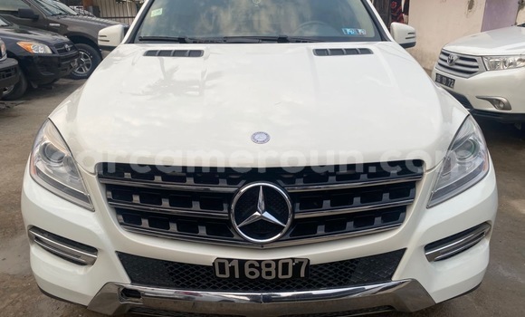 Sayi Imported Mercedes‒Benz ML–Class White Mota in Douala a Ƙasar Kamaru