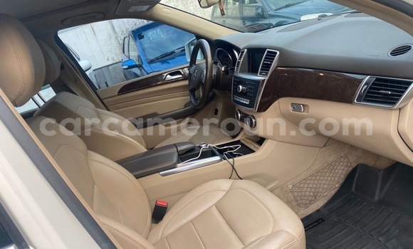 Acheter Import Voiture Mercedes‒Benz ML–Class Blanc à Douala, Littoral Cameroon Acheter Import Voiture Mercedes‒Benz ML–Class Blanc à Douala, Littoral Cameroon