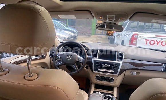 Acheter Import Voiture Mercedes‒Benz ML–Class Blanc à Douala, Littoral Cameroon Acheter Import Voiture Mercedes‒Benz ML–Class Blanc à Douala, Littoral Cameroon