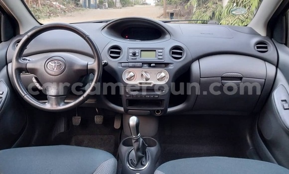 Sayi Na hannu Toyota Yaris Black Mota in Douala a Ƙasar Kamaru Sayi Na hannu Toyota Yaris Black Mota in Douala a Ƙasar Kamaru