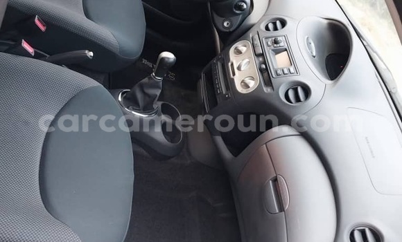 Sayi Na hannu Toyota Yaris Black Mota in Douala a Ƙasar Kamaru Sayi Na hannu Toyota Yaris Black Mota in Douala a Ƙasar Kamaru