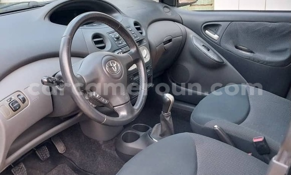 Sayi Na hannu Toyota Yaris Black Mota in Douala a Ƙasar Kamaru Sayi Na hannu Toyota Yaris Black Mota in Douala a Ƙasar Kamaru