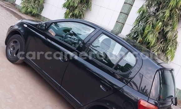 Sayi Na hannu Toyota Yaris Black Mota in Douala a Ƙasar Kamaru Sayi Na hannu Toyota Yaris Black Mota in Douala a Ƙasar Kamaru