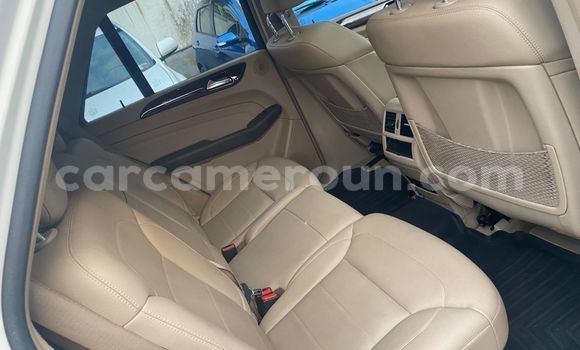 Sayi Sabo Mercedes‒Benz ML–Class White Mota in Douala a Ƙasar Kamaru Sayi Sabo Mercedes‒Benz ML–Class White Mota in Douala a Ƙasar Kamaru