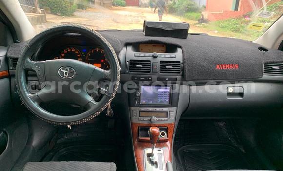 Sayi Na hannu Toyota Avensis Green Mota in Douala a Ƙasar Kamaru Sayi Na hannu Toyota Avensis Green Mota in Douala a Ƙasar Kamaru